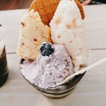 オタリアンジェラート - プラム、ネクタリン、ブルーベリー＆マルベリークリームチーズ