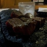 三浦の台所 哲 - 葉山牛の石焼き(岩塩添え)