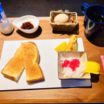 おそうざいバル＆カフェ ほのり - 洋食モーニング　ヨーグルト・オニオン何かかけてある