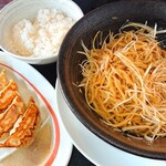 幸楽苑 - マーラーそぼろ入りねぎ玉中華そばギョーザセット