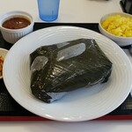 ラジャラタ - バナナの葉っぱ包みカレー、スープ、サフランライスはサービス？