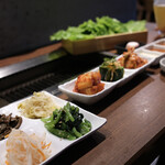 焼肉ぽんが - ナムル・キムチ盛り合わせ