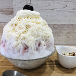 かき氷店 小桃 - 白からのアメチェ色ピンク　グラデーションが最高！