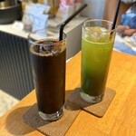 蒲田カフェ - ・KAKUMEIブレンド ICE 550円/税込
・まるで抹茶アイスソーダ 700円/税込