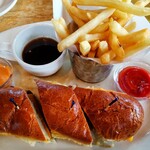 The Cheesecake Factory - ＦｒｅｎｃｈＤｉｐチーズバーガー