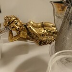 Curry House MUMBAI - テーブルの上には神様が横たわっているのを見てすっかり酔っぱらってパンクになってしまった