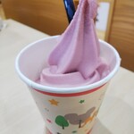 棟方屋 - スチューベンソフトクリーム　350円