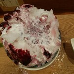 Mitsunomori - ベリーベリーヨーグルト(自家製チーズクリームトッピング)ヨーグルトソースをかけて