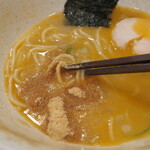 ようすけ 鶏煮亭 - 鶏粉投入