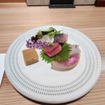 寿し鶴寿庵 - 厳選された活きの良い素材に泡醤油のフワッと口に入れた
瞬間溶ける上品な味わいが楽しめます、
一度ご賞味してみてください。