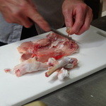 吾妻家 - 太ももを解体中2