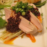 レンゲ - タパス盛合せ：ホロホロ鶏のよだれ鳥、鰹のたたき、アンコウのほほ肉のフリット、豆腐干糸の和えもの2