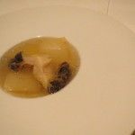 レンゲ - 三河産黒あわびと冬瓜の蒸しもの、金華ハムのコンソメで2