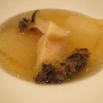 レンゲ - 三河産黒あわびと冬瓜の蒸しもの、金華ハムのコンソメで1