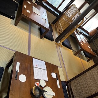 京町家の空間。2階お座敷にて、ハイセンスなお食事を。