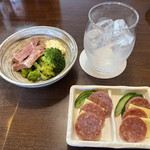 庄や - ラム酒のドリンクセットをロックで　お通しも