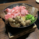 Osaiya Wadaya - 牛バラ肉の朴葉焼き1800円