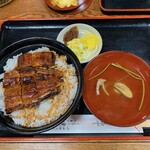 浅野屋 - 特上うな丼です。上丼と見た目は変わりません。