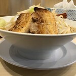 麺場 風天 - 風天ラーメン大盛 横