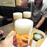 ミアスタンド - 乾杯！のつもりが一人は既に飲んどる！
