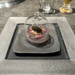 焼肉 思食 - 和牛のタルタルとキャビア