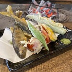 柳家 - 天ぷら盛り合わせ(あまご、鮎、ヤングコーン、オクラ、パプリカ、カボチャ、ナス、ズッキーニ、モロッコインゲン、ミニトマト、茗荷)