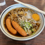 Yukiguni - シャウエッセンそばに生卵載せ。麺は更科