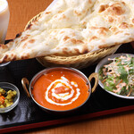 インドネパールレストラン ラリグラス - カレー＋ナン（バターチキンカレーセット）