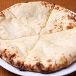 インドネパールレストラン ラリグラス - チーズナン