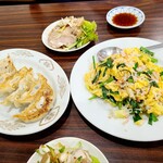 華成楼 - かにと玉子炒めと焼餃子