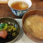 とんかつ 蒼樹 - お漬物・豚汁