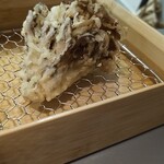 天ぷら わがた - 舞茸。肉厚でサックサク