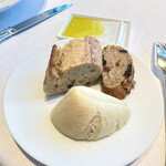 ザ・カハラ ホテル&リゾート 横浜 - 3種のパンとオリーブオイル