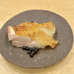 焼鳥 谷口 - もも肉　塩漬け粒胡椒