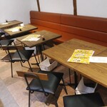 食彩工房 和と輪 - 飲食スペース
