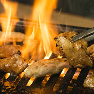 鶏いちもんめ - 料理写真:お席のコンロで焼肉スタイル！！皆でワイワイ当店自慢の鶏肉をどうぞ。
