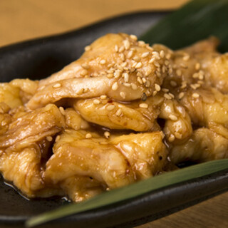 Enjoy carefully selected chicken meat with Yakiniku (Grilled meat), including the recommended "Oyahi Hormone"♪