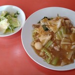 香港苑 - 什錦炒麺（サラダ付き）