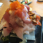 青島海鮮料理 魚益 - 色艶も良く､実際、美味しい。崩れそうなので別皿にある程度移してから、と考え…