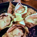 イタリアン＆肉バル 北の国バル - 牡蠣の食べ比べ