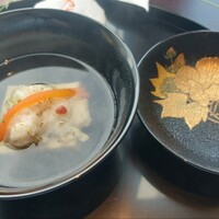 京都 吉兆 名古屋店 - お椀のハモ。上品な味わい