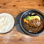 SHIMAYA - 漢堡排套餐 M 1,180日圓（含稅）