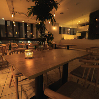 Private and semi-private rooms available ◆ Can be reserved for groups of 30 or more ◆ Cozy space