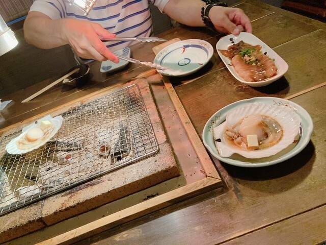 ちょっと高いが囲炉裏で焼く函館の海鮮焼き : 蔵やの写真