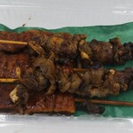 ヤスハチ青果 - 料理写真:鰻串と鰻の肝(チャーシューとあわせて700円)