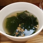 キッチン ブルー グローブ - わかめスープのアップ