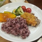 キッチン ブルー グローブ - 少し固めのソースですが、ご飯を乗せます