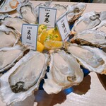 MICHI FISH&OYSTER - 豊洲市場直送！本日の生牡蠣 3種盛り合わせ