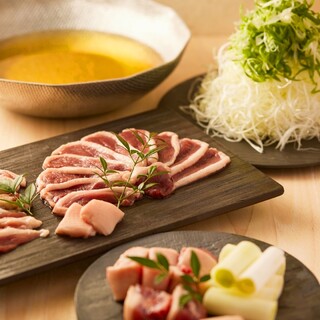 两大招牌都能享受，使用京都鸭的葱烤鸭肉和涮鸭套餐