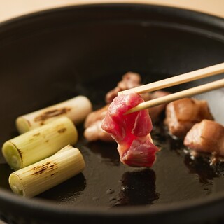 확고한 감칠맛이 있는 쿄모모모모 고기를 사용한 ‘가모 야키’